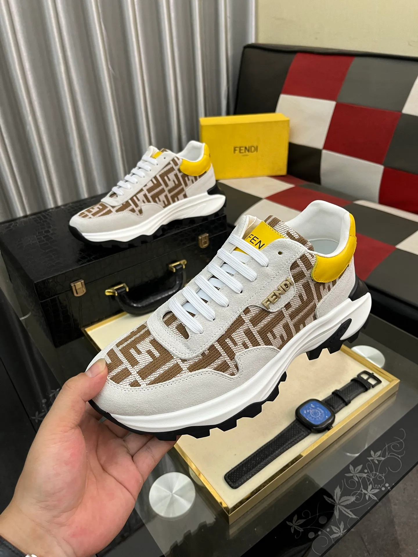 Men's Men's Shoes💰458⌚️⌚️[FENDI] Fendi's classic and comfortable men's, this complex sneaker is made of soft calfskin➕genuine leather lining➕original ultra-light rubber material with rough outsole. This unique light style is suitable for the casual and refined sensibility of this season. It is comfortable and natural on the feet. It is an everyday style for casual travel in autumn and winter! 38−443️⃣colors available